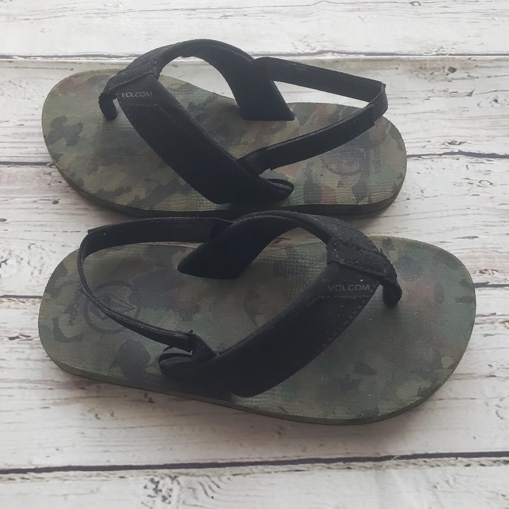 Volcom dark camo flip flop sandals little kids size 11